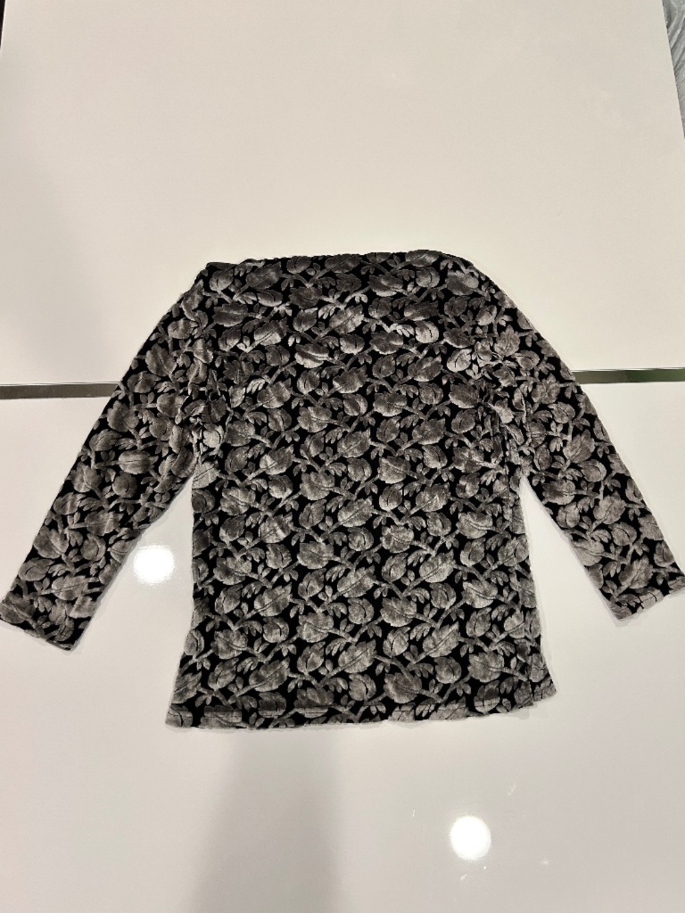 Fitted 3D Textured Silver Leaf on Black 3/4 Sleeve Stretchy Blouse